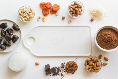 Kuruyemiş ve kuru meyveler pişirme enerji tarihler topları için.