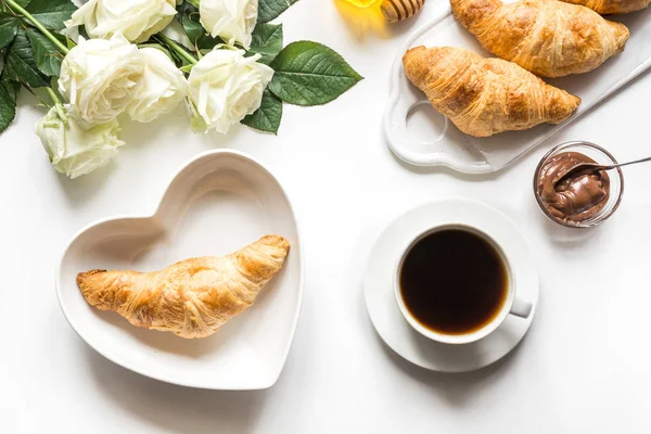 Cup of coffee and freshly baked croissants. Top view. Female breakfast. — Stock Photo, Image