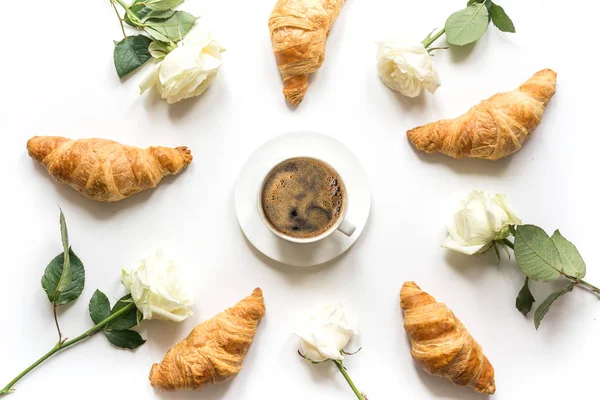 Cup of coffee and freshly baked croissants. Top view. Flat lay. Concept french breakfast. — Stock Photo, Image