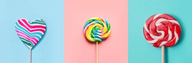 Kalp ve mavi ve pembe girdap olarak üç renkli lolipop şeker. Komik bir konsept. Üst te. Kolaj.