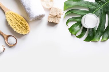 Spa selülit masajı, doğal organik kozmetik, pamuk için ayarlayın. Vücut bakımı için sıfır atık.