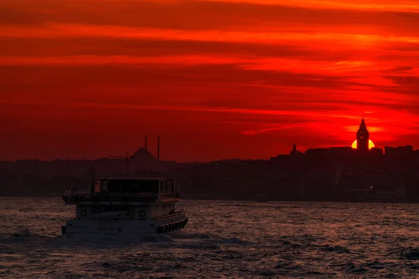 Στον Ορίζοντα Της Κωνσταντινούπολης Τον Πύργο Του Γαλατά Στο Ηλιοβασίλεμα — Φωτογραφία Αρχείου