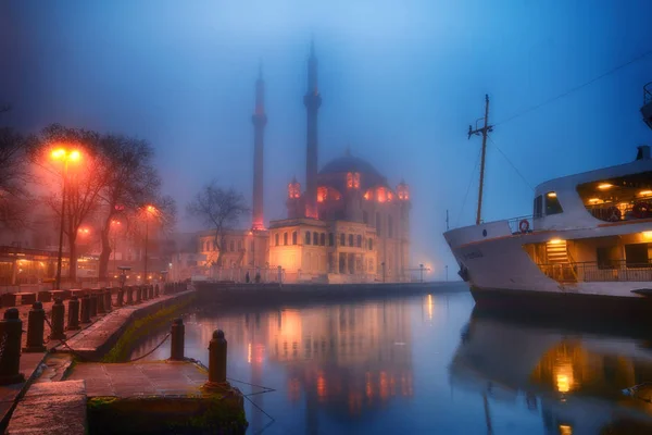 Paisagem Nevoeiro Ortakoy Istambul — Fotografia de Stock