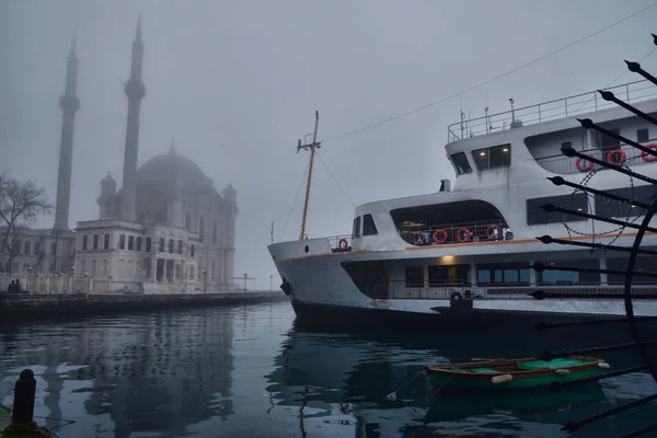 Paisaje Niebla Ortakoy Estambul —  Fotos de Stock