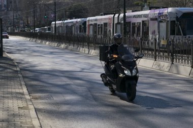 Motosikletçiler stanbul, Türkiye içinde yolda gidiyor. 22 Mart 2019, stanbul, Türkiye'de çekilen fotoğraf