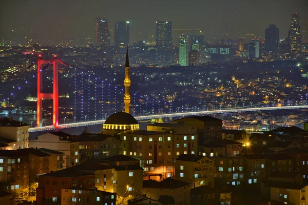 Çamlıca Camii'nden İstanbul manzarası. Fotoğraf 29 Mart 2019 tarihinde İstanbul, Türkiye