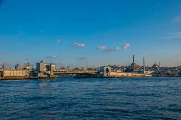 Istanbul Turchia Settembre 2019 Nuova Moschea Con Bosforo Sul Ponte — Foto Stock