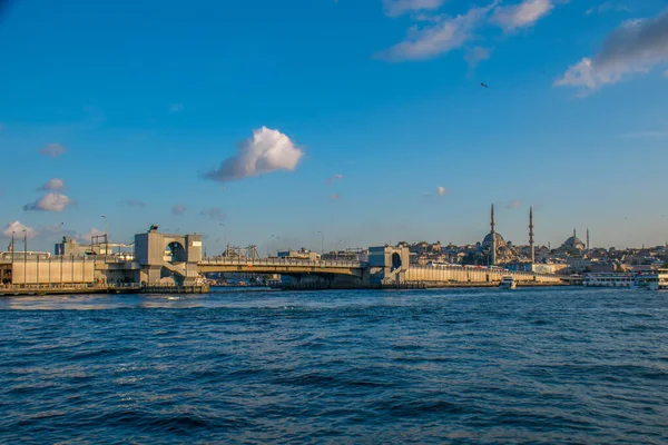Istanbul Turecko Září 2019 Nová Mešita Bosporu Mostě Galata Istanbulu — Stock fotografie