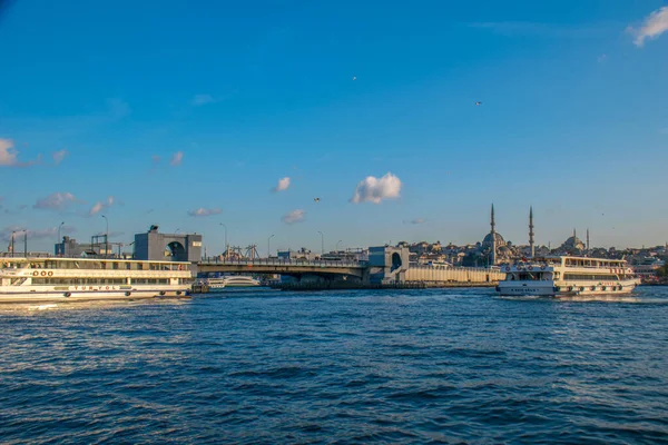 Istanbul Turquía Septiembre 2019 Nueva Mezquita Con Bósforo Puente Galata —  Fotos de Stock