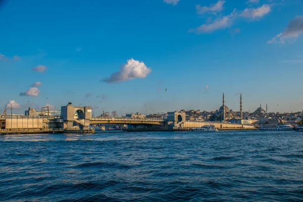 Istanbul Turchia Settembre 2019 Nuova Moschea Con Bosforo Sul Ponte — Foto Stock