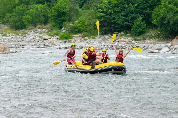 Rize Turkey Július 2016 Csoport Boldog Emberek Ünneplik Után Rafting — Stock Fotó