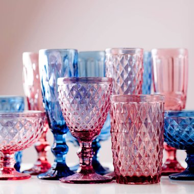 Renkli Vintage kadehler yakın çekim 