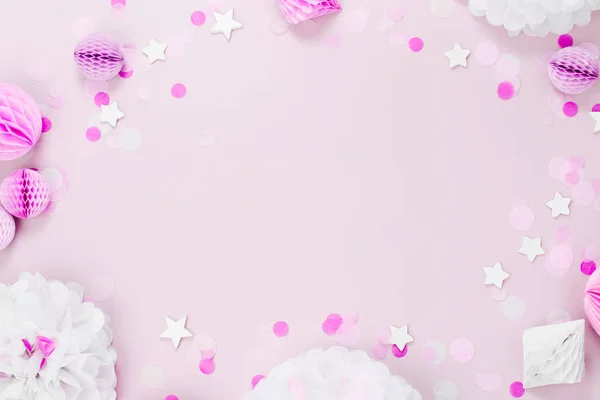 Moldura Feita Rosa Branco Papel Decorações Para Festa Bebê Deitado — Fotografia de Stock