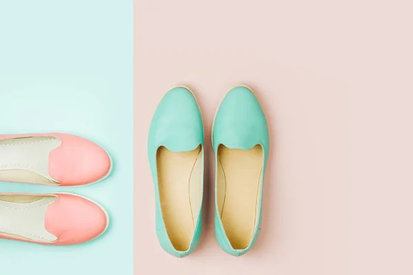 Elegantes Zapatos Femeninos Colores Pastel Concepto Belleza Moda Piso Tendido —  Fotos de Stock