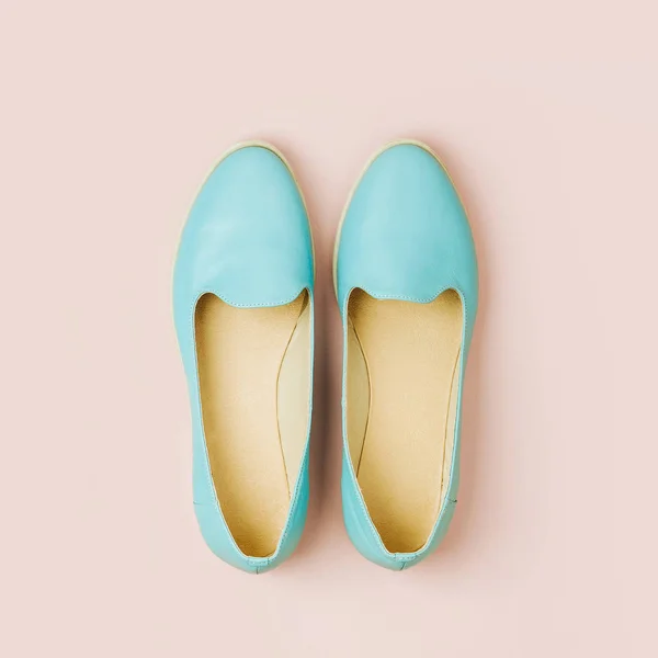 Sapatos Femininos Elegantes Cores Pastel Conceito Beleza Moda Deitado Plano — Fotografia de Stock