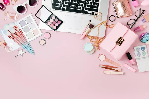 Fashion Blogger Workspace Laptop Female Accessory Cosmetics Products Pale Pink — Stock Photo, Image