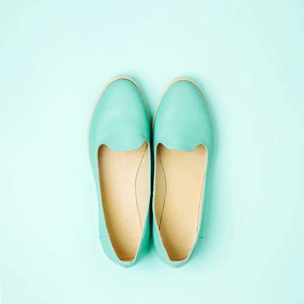 Sapatos Femininos Elegantes Cores Pastel Conceito Beleza Moda Deitado Plano — Fotografia de Stock