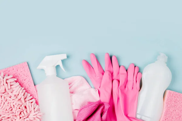 Wasmiddelen Reinigingsaccessoires Roze Kleur Schoonmaakservice Concept Platte Lay Bovenaanzicht — Stockfoto