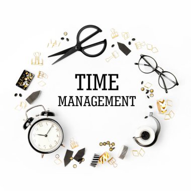 Çerçeve siyah beyaz iş kırtasiyesinden yapılmış. Düz yatış, üst görünüm