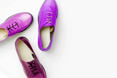 Şık kadın bahar ya da çeşitli renklerde sonbahar ayakkabı. Güzellik ve moda kavramı. Düz yatıyordu, en iyi görünümü