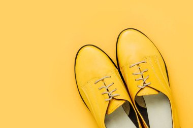 Şık kadın bahar ya da çeşitli renklerde sonbahar ayakkabı. Güzellik ve moda kavramı. Düz yatıyordu, en iyi görünümü