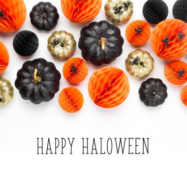 Parlak dekoratif kabaklar ve Petek Top. Halloween süslemeleri. Düz yatıyordu, en iyi görünümü trendy tatil kavramı.