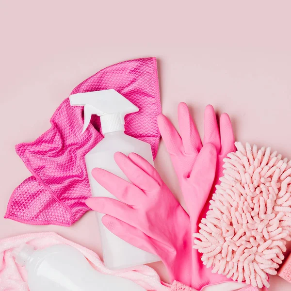 Wasmiddelen Reinigingsaccessoires Roze Kleur Schoonmaakservice Concept Platte Lay Bovenaanzicht — Stockfoto
