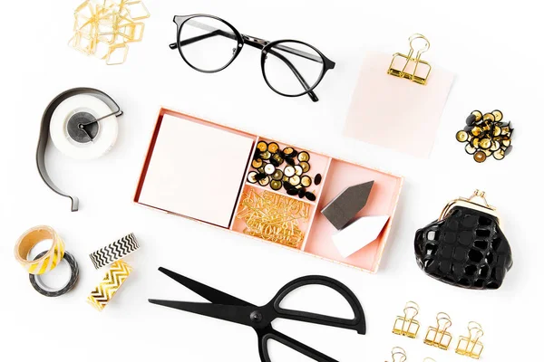 Siyah ve beyaz iş Kırtasiye. Düz yatıyordu, en iyi görünümü