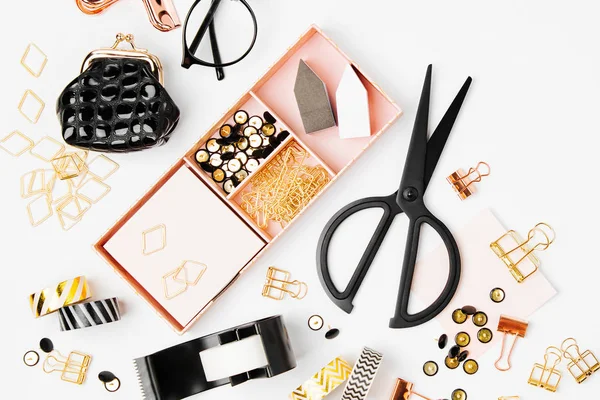 Siyah ve beyaz iş Kırtasiye. Düz yatıyordu, en iyi görünümü