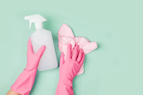 Manos Guantes Goma Con Spray Limpiador Paño Microfibra — Foto de Stock