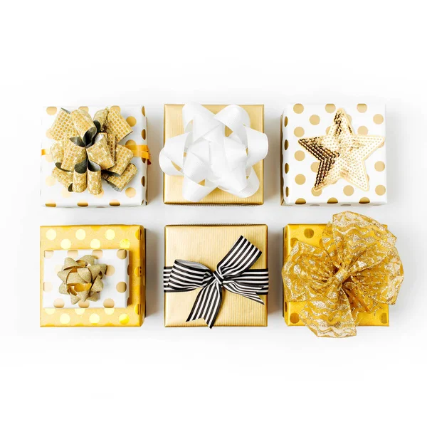 en iyi Noel hediye kutuları görünümünü izole beyaz arka plan üzerinde 