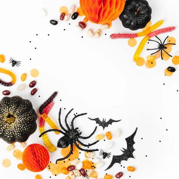 Halloween Feiertag Hintergrund Mit Bonbons Fledermäusen Spinnen Kürbissen Und Dekorationen — Stockfoto