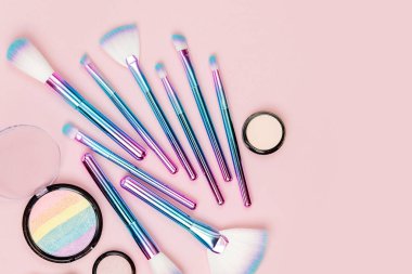 Göz farı ve toz ile moda holografik renkli makyaj fırçaları 