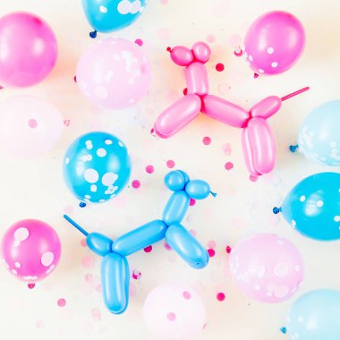 pastel zemin üzerine pembe ve mavi balonlu Festival arka plan
