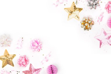 pembe ve altın konfeti, yay süslemeleri beyaz arka plan üzerinde kağıt.