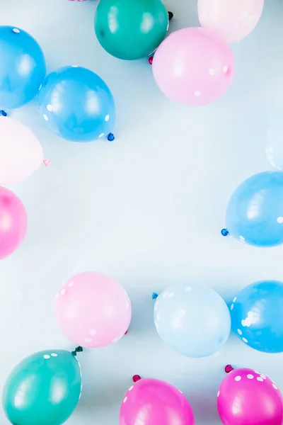 Fondo Festivo Con Globos Colores Sobre Fondo Azul Pastel — Foto de Stock