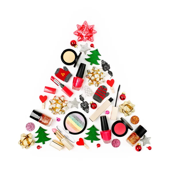 Decoraciones Navideñas Productos Cosméticos Forma Abeto Sobre Fondo Blanco — Foto de Stock