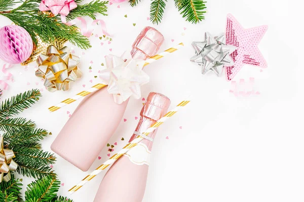 Bouteilles Champagne Décorations Noël Branches Sapin Sur Fond Blanc — Photo