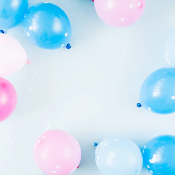 Festlicher Hintergrund Mit Bunten Luftballons Auf Pastellblauem Hintergrund — Stockfoto