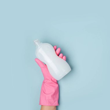 temizlik hizmet anlayışı ile el ve şişe