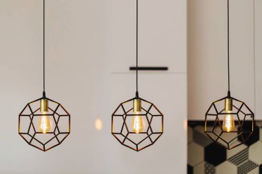 Lamba Edison'un ampul ile modern tarzda. Sıcak sesi ampul lamba. Şık iç.