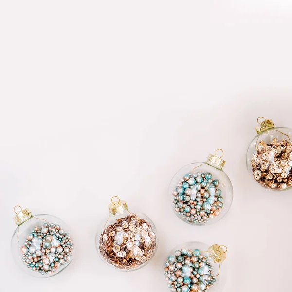 Bola Transparente Vidro Natal Com Brilho Colorido Confete Decoração Conceito — Fotografia de Stock