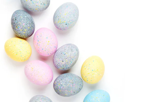 Fondo Con Huevos Pascua Color Rosa Pálido Azul Amarillo Gris — Foto de Stock