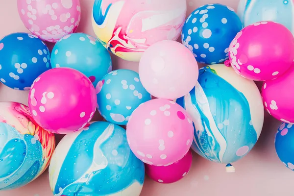 Kleurrijke Ballonnen Pastel Kleur Achtergrond Feestartikelen Verjaardag Partij Concept Plat — Stockfoto