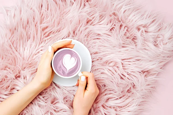 Female Hands Holding Cup Coffee Fluffy Fur Plaid Flat Lay — Stock Photo, Image