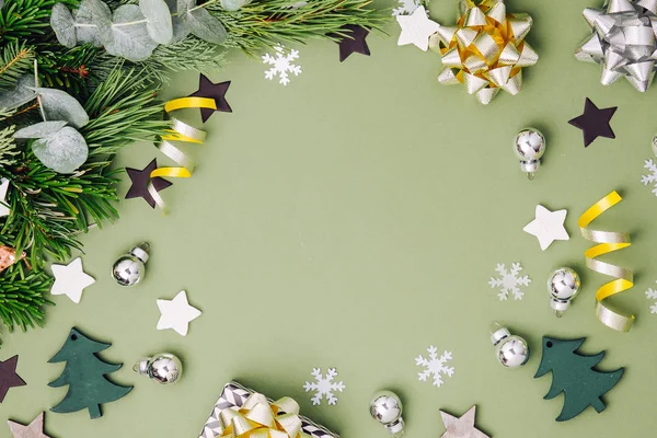 Vánoční Rámeček Dekoracemi Barvách Zelené Černé Plochá Ležel Horní Pohled — Stock fotografie