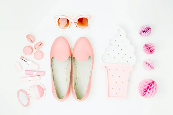 Plat Leggen Van Vrouwelijke Mode Accessoires Schoenen Make Producten Pastel — Stockfoto