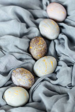 Şık gri, mor ve mavi renk Tekstil Paskalya yortusu yumurta 