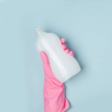 El üzerinde mavi arka plan temizleme