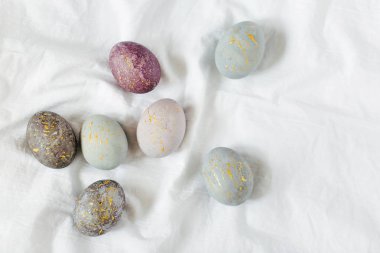 Şık gri, mor ve mavi renk Tekstil Paskalya yortusu yumurta 